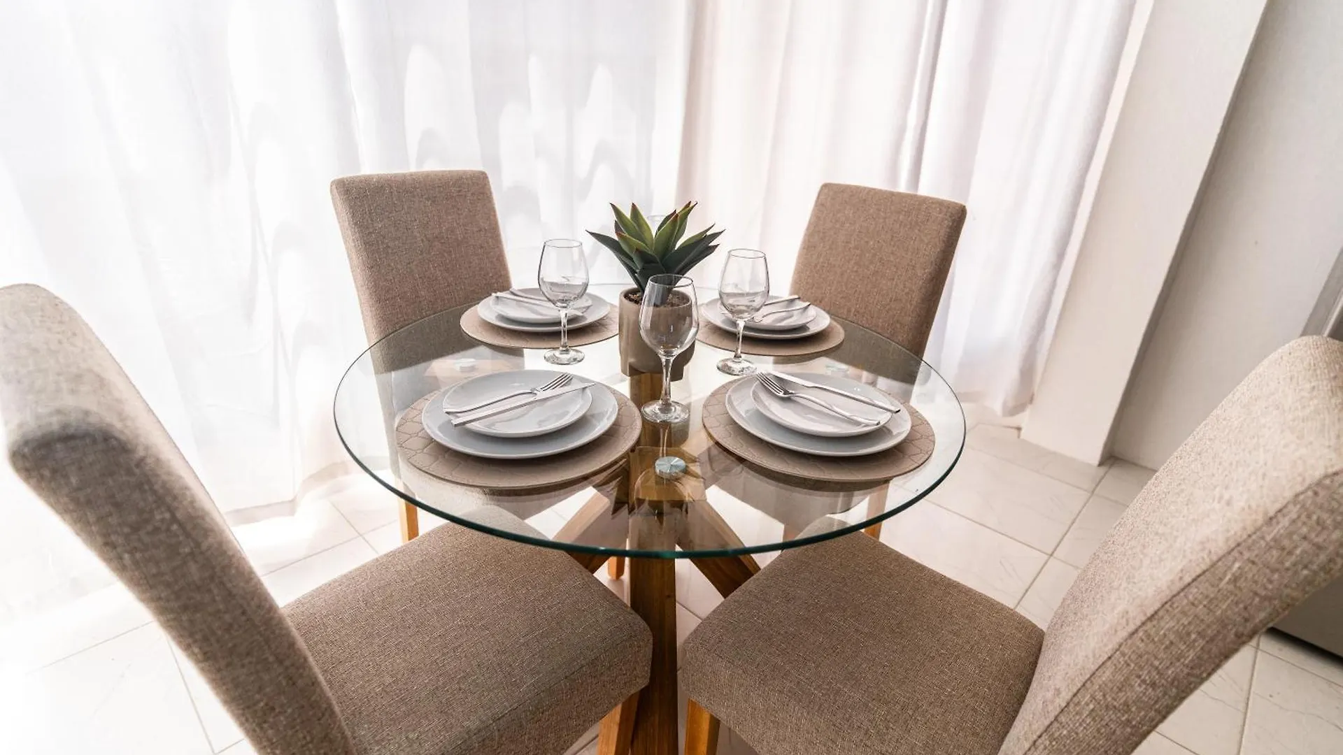 Union Luxuries Daire Castries